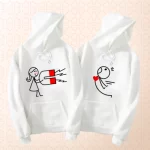 2 Capuchas NIÑA ATRAE A NIÑO CON IMÁN